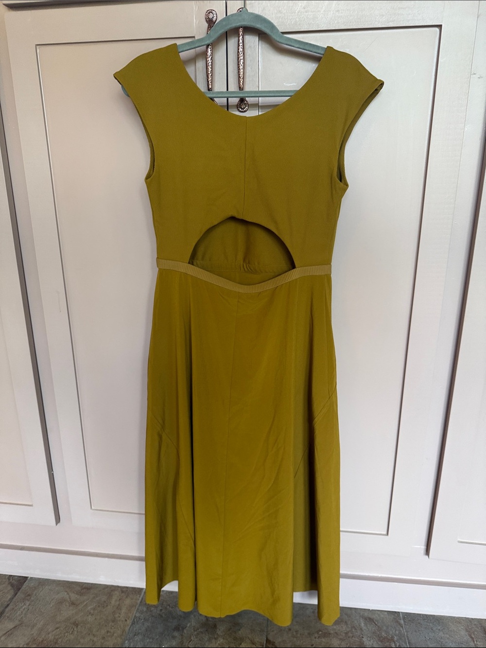 Athleta Ryder Classic V-Neck A-Line Dress in Olive Green (M) - Picture 4 of 5
